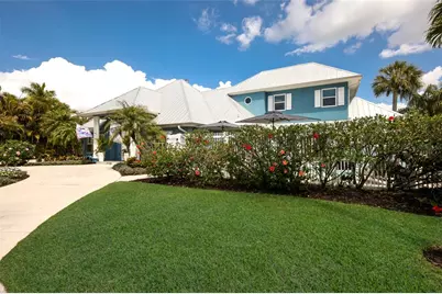 5701 Carissa Street, Holmes Beach, FL 34217 - Photo 6