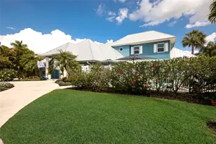 5701 Carissa St, Holmes Beach, FL 34217 - Photo 6