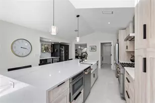 1527 Buoy Ln, Osprey, FL 34229 - Photo 10