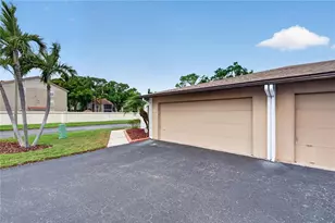 3501 N Village Ct, Sarasota, FL 34231 - Photo 2