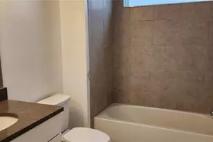 7592 Aguila Dr, Sarasota, FL 34240 - Photo 6