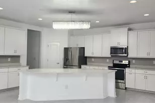 7592 Aguila Dr, Sarasota, FL 34240 - Photo 8