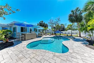 165 Crescent Dr, Anna Maria, FL 34216 - Photo 36