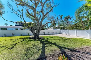 165 Crescent Dr, Anna Maria, FL 34216 - Photo 38