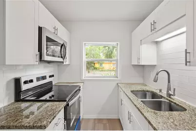 1618 43rd Street S, Saint Petersburg, FL 33711 - Photo 2