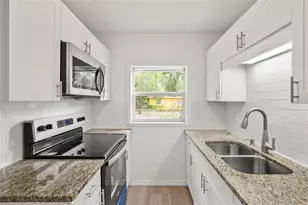 1618 43rd St S, Saint Petersburg, FL 33711 - Photo 2