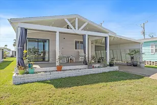 137 Lakeview Dr, Palmetto, FL 34221 - Photo 2