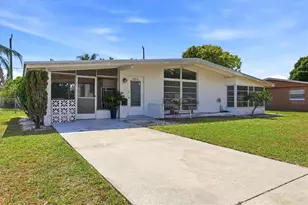 3876 Prudence Dr, Sarasota, FL 34235 - Photo 8