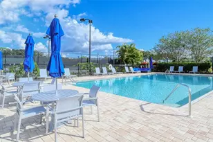 9630 Club S Cir, Sarasota, FL 34238 - Photo 44