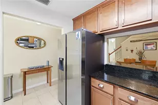 3871 Mariner Dr, Saint Petersburg, FL 33705 - Photo 10