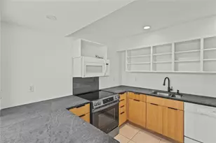 1511 Pelican Point Dr, Sarasota, FL 34231 - Photo 8