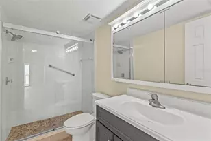 1511 Pelican Point Dr, Sarasota, FL 34231 - Photo 20