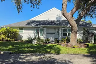 11009 Jasmine Cir, Bradenton, FL 34209 - Photo 2