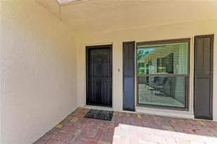 7160 Fairway Bend Cir, Sarasota, FL 34243 - Photo 4