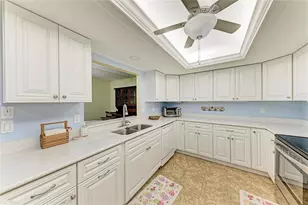 7160 Fairway Bend Cir, Sarasota, FL 34243 - Photo 12