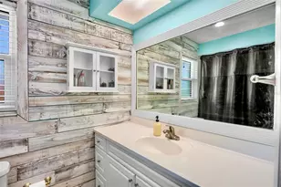 3399 Espanola Dr, Sarasota, FL 34239 - Photo 12