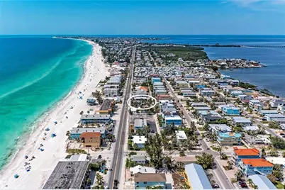 101 25th Street N #1, Bradenton Beach, FL 34217 - Photo 4