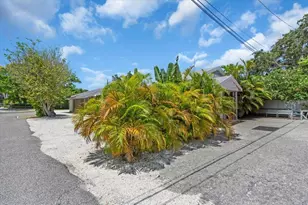 1761 Siesta Dr, Sarasota, FL 34239 - Photo 24