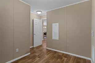 38616 Coleen Ave, Zephyrhills, FL 33540 - Photo 52