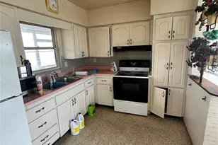 210 21st St NE, Bradenton, FL 34208 - Photo 10