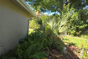 2974 Captiva Gardens Dr, Sarasota, FL 34231 - Photo 10