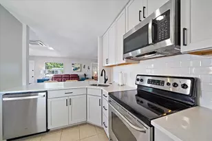 920 Myrtle Ave, Venice, FL 34285 - Photo 12