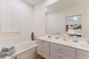 1564 Napoli Dr W, Sarasota, FL 34232 - Photo 18