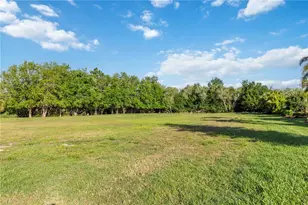 3433 Founders Club Dr, Sarasota, FL 34240 - Photo 4