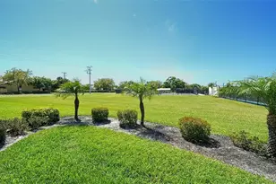 7510 Preserves Ct, Sarasota, FL 34243 - Photo 12