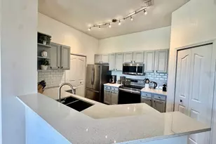 8319 38th St Cir E, Sarasota, FL 34243 - Photo 6