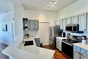 8319 38th St Cir E, Sarasota, FL 34243 - Photo 4