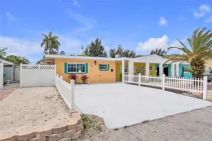 445 63rd St, Holmes Beach, FL 34217 - Photo 2