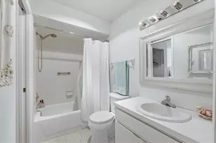 5765 Gardens Dr, Sarasota, FL 34243 - Photo 20