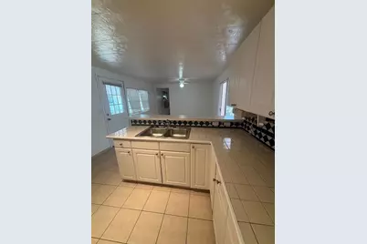 5236 Kenwood Avenue, Sarasota, FL 34234 - Photo 4