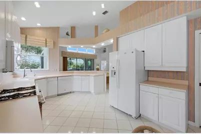 6505 Berkshire Place, University Park, FL 34201 - Photo 8