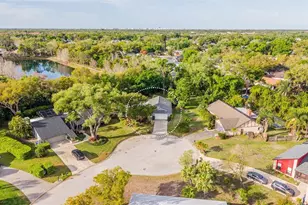 5102 Estates Cir, Sarasota, FL 34243 - Photo 2