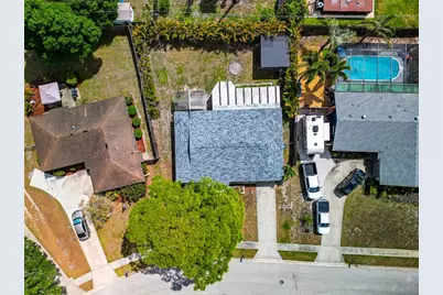 2529 Golden Poinciana Place, Sarasota, FL 34232 - Photo 2