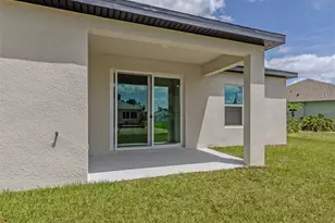 1047 Comfort Ln, North Port, FL 34288 - Photo 4