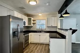 2624 Sunnybrook Dr, Sarasota, FL 34239 - Photo 4