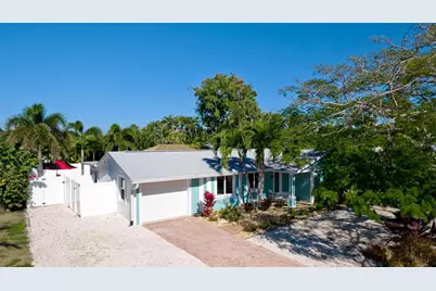 504 69th Street, Holmes Beach, FL 34217 - Photo 4