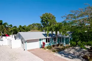 504 69th St, Holmes Beach, FL 34217 - Photo 4