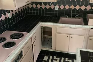 1063 40th St, Sarasota, FL 34234 - Photo 8