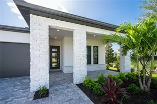 19030 Wisdom Ln, Venice, FL 34293 - Photo 2