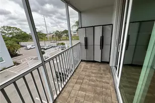 2760 Coconut Bay Ln Ln, Sarasota, FL 34237 - Photo 8