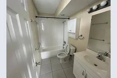 2760 Coconut Bay Ln Lane #237, Sarasota, FL 34237 - Photo 6