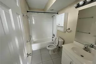 2760 Coconut Bay Ln Ln, Sarasota, FL 34237 - Photo 6