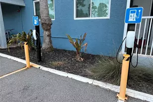 2760 Coconut Bay Ln Ln, Sarasota, FL 34237 - Photo 26