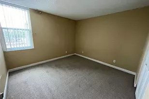 2760 Coconut Bay Ln Ln, Sarasota, FL 34237 - Photo 10