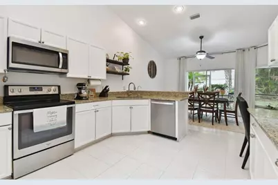 4327 Murfield Drive E, Bradenton, FL 34203 - Photo 2