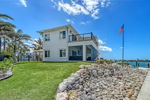 723 Key Royale Dr, Holmes Beach, FL 34217 - Photo 62